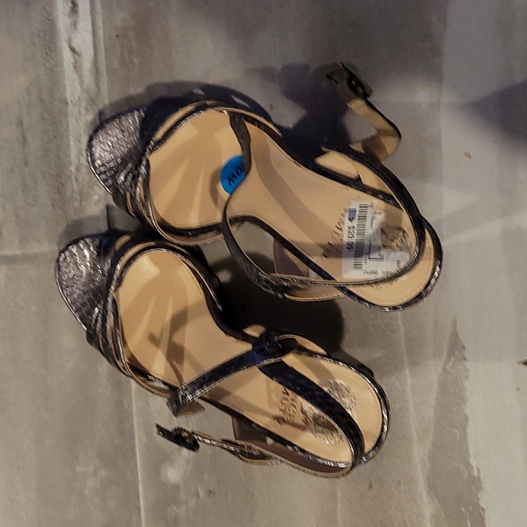 Shoes - Picture 2 of 3